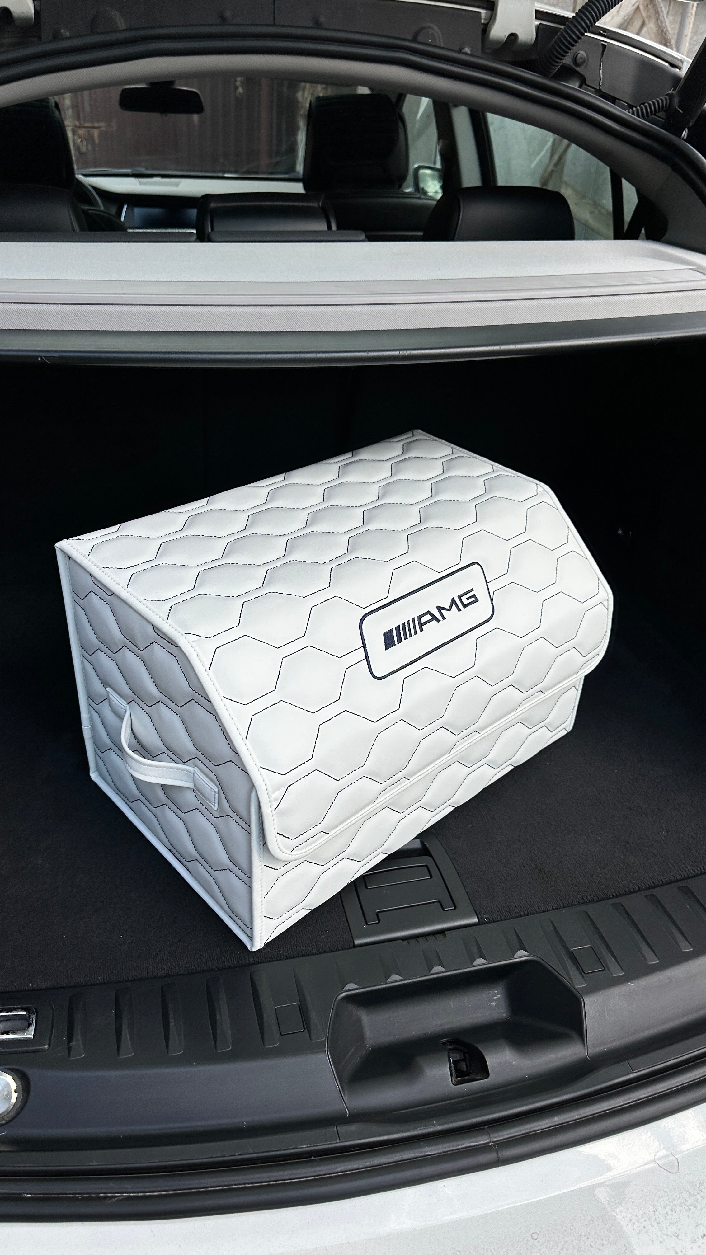 Organizer im Design „Big Comb“ Weiß mit schwarzen Nähten