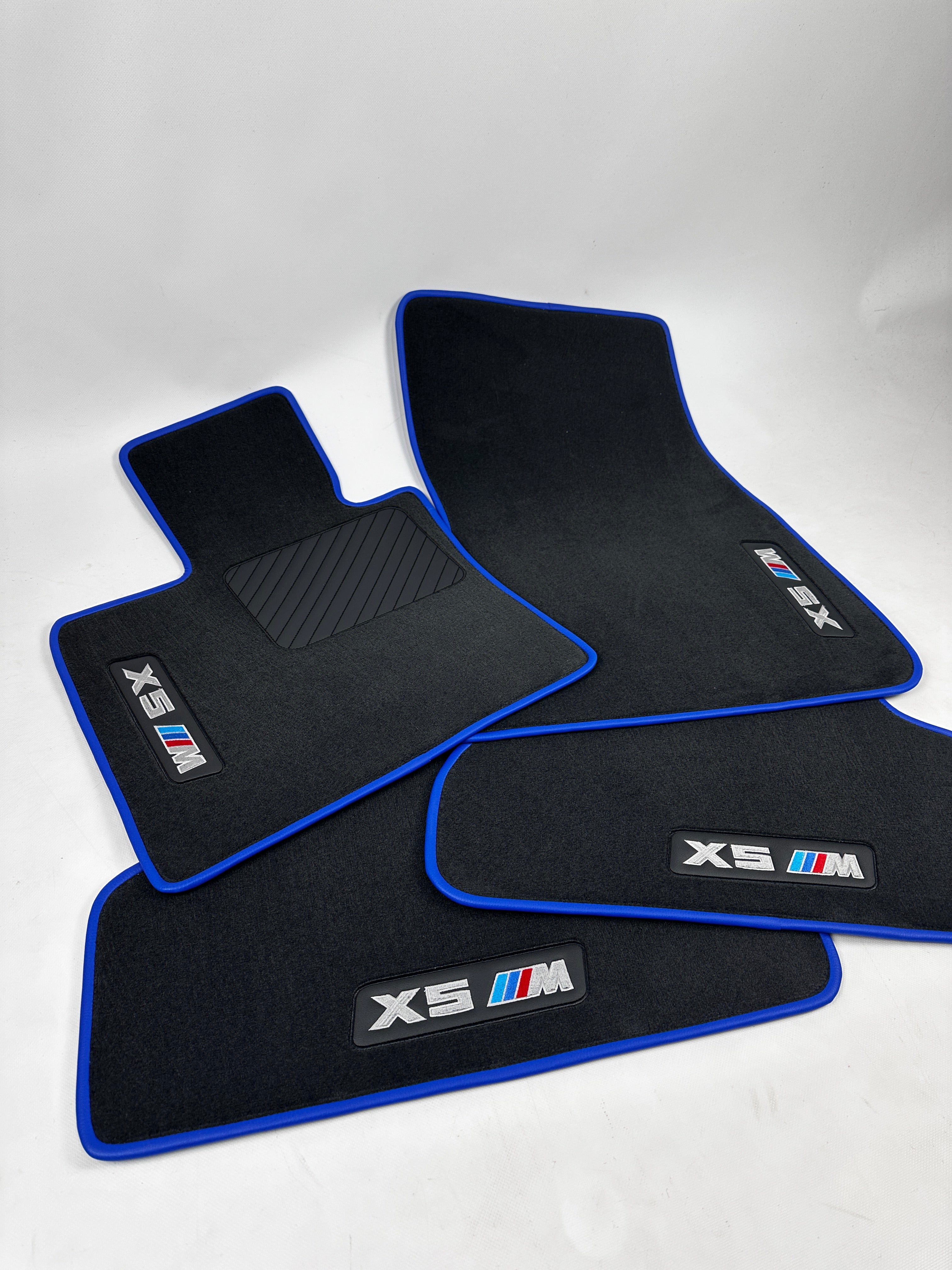 Premium custom pile mats for BMW 840i 2022 Black carpet blue edges( piping) tricolor MPERFORMANCE WITH M TO BE RED ANS PERFORMANCE IN BLUE