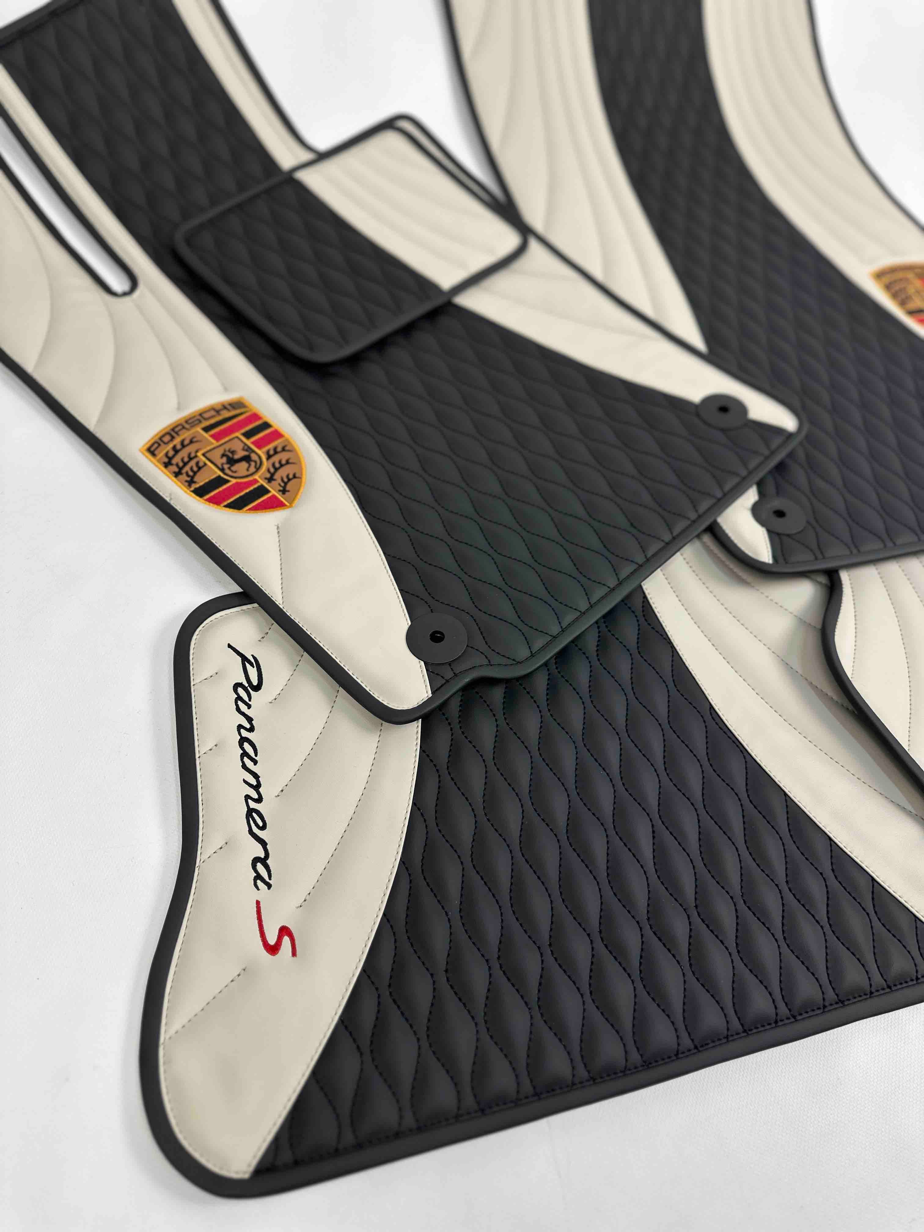Luxuriöse Fußmatten nach Maß für Porsche Panamera (mit schwarzer Panamera-Stickerei)