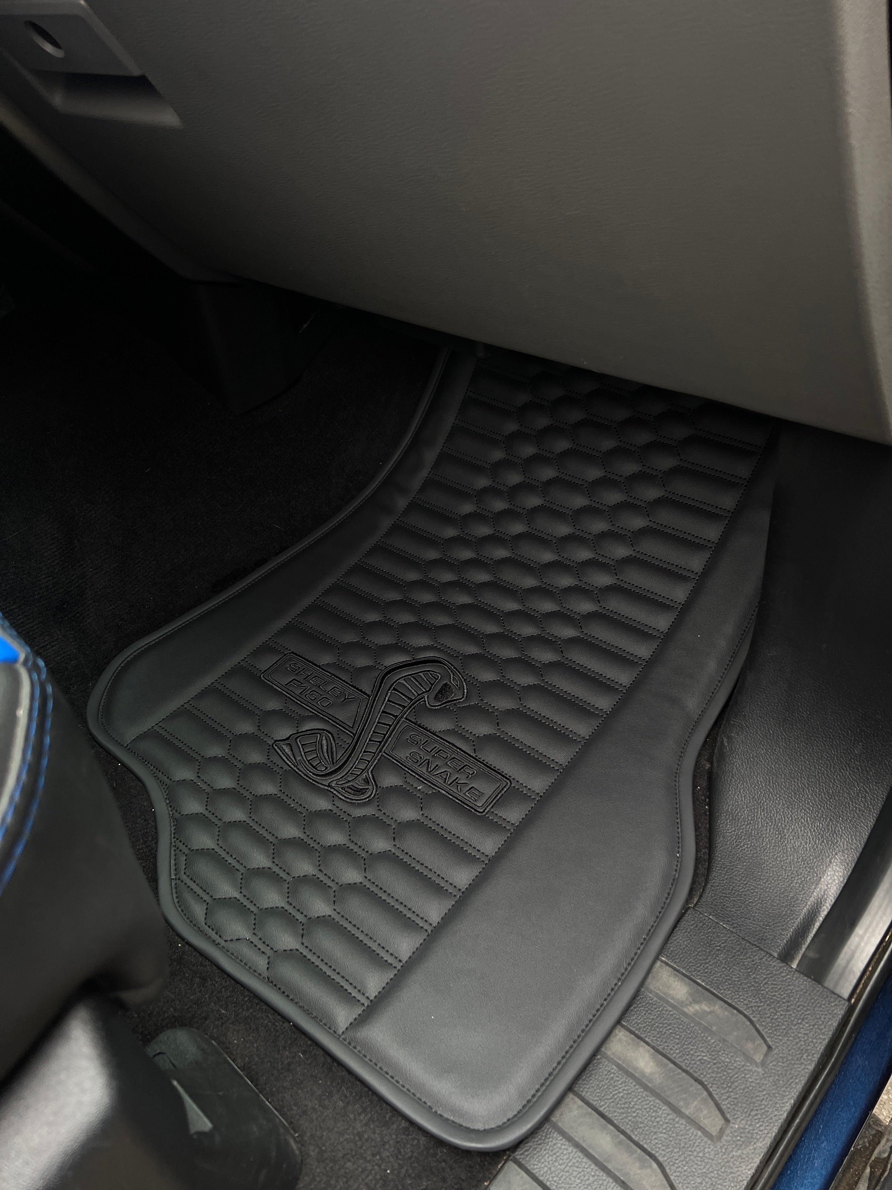 Fußmatten für den Shelby Ford F150 Super Snake (SuperCrew F150)
