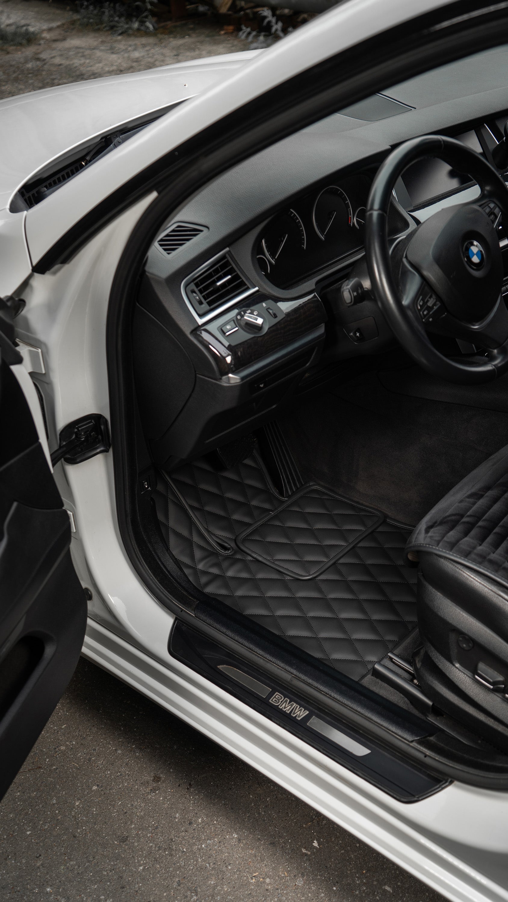 Car Floor Mats in "Rhombus" Design Total Black