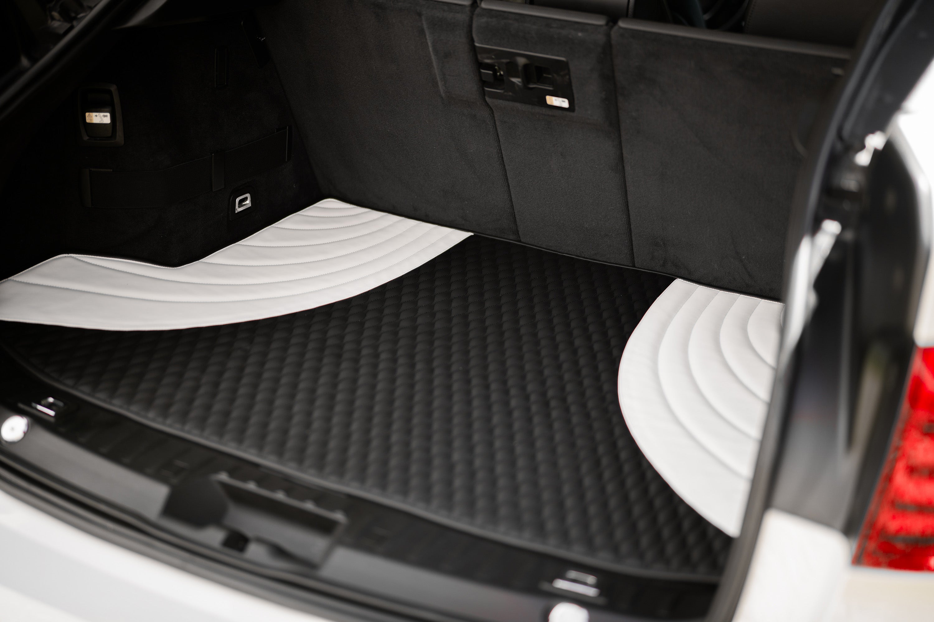 Trunk Mats in "Figure Combination" Design Black and White