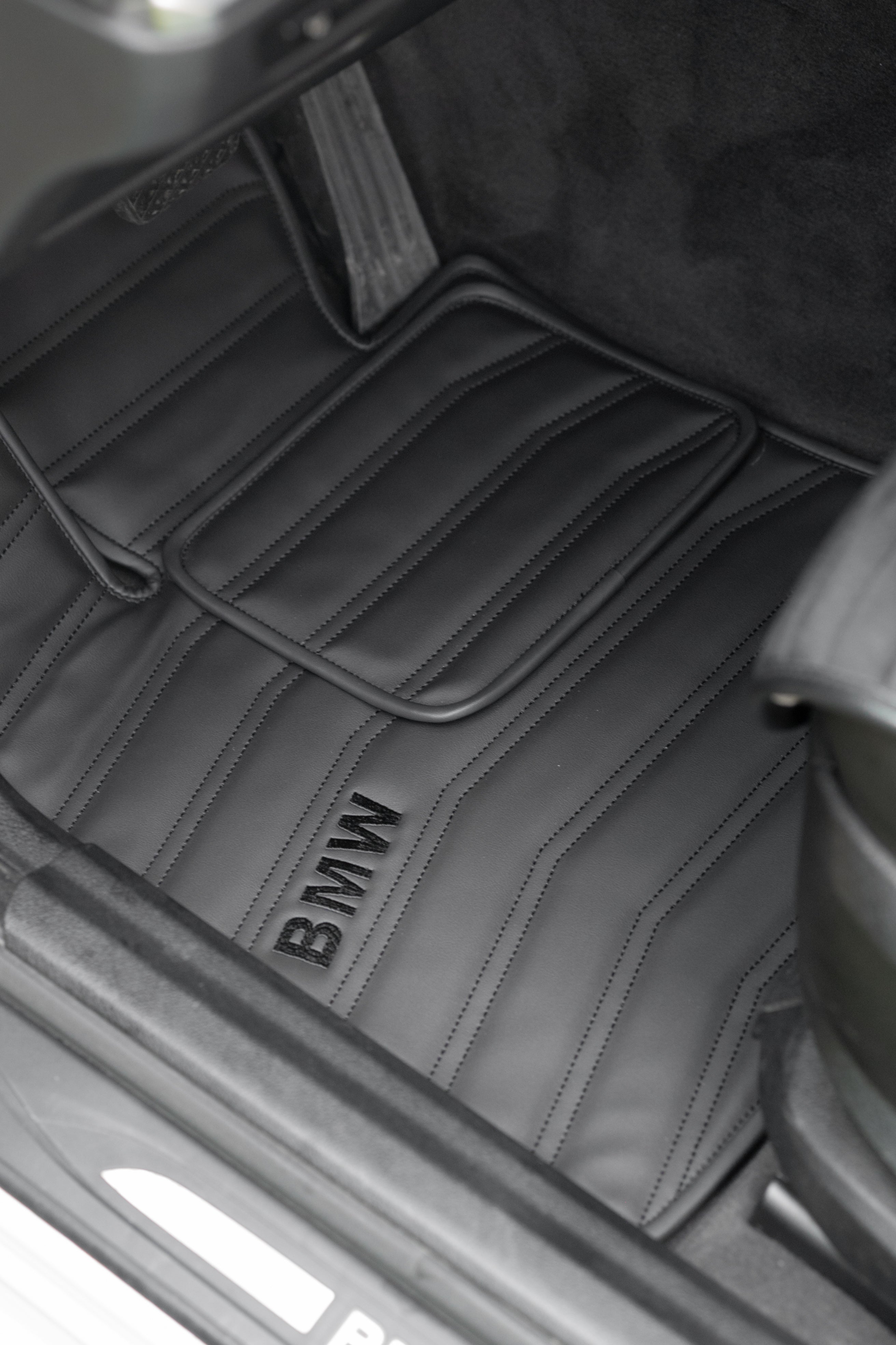 Car Floor Mats in "Double Staple" Design Total Black