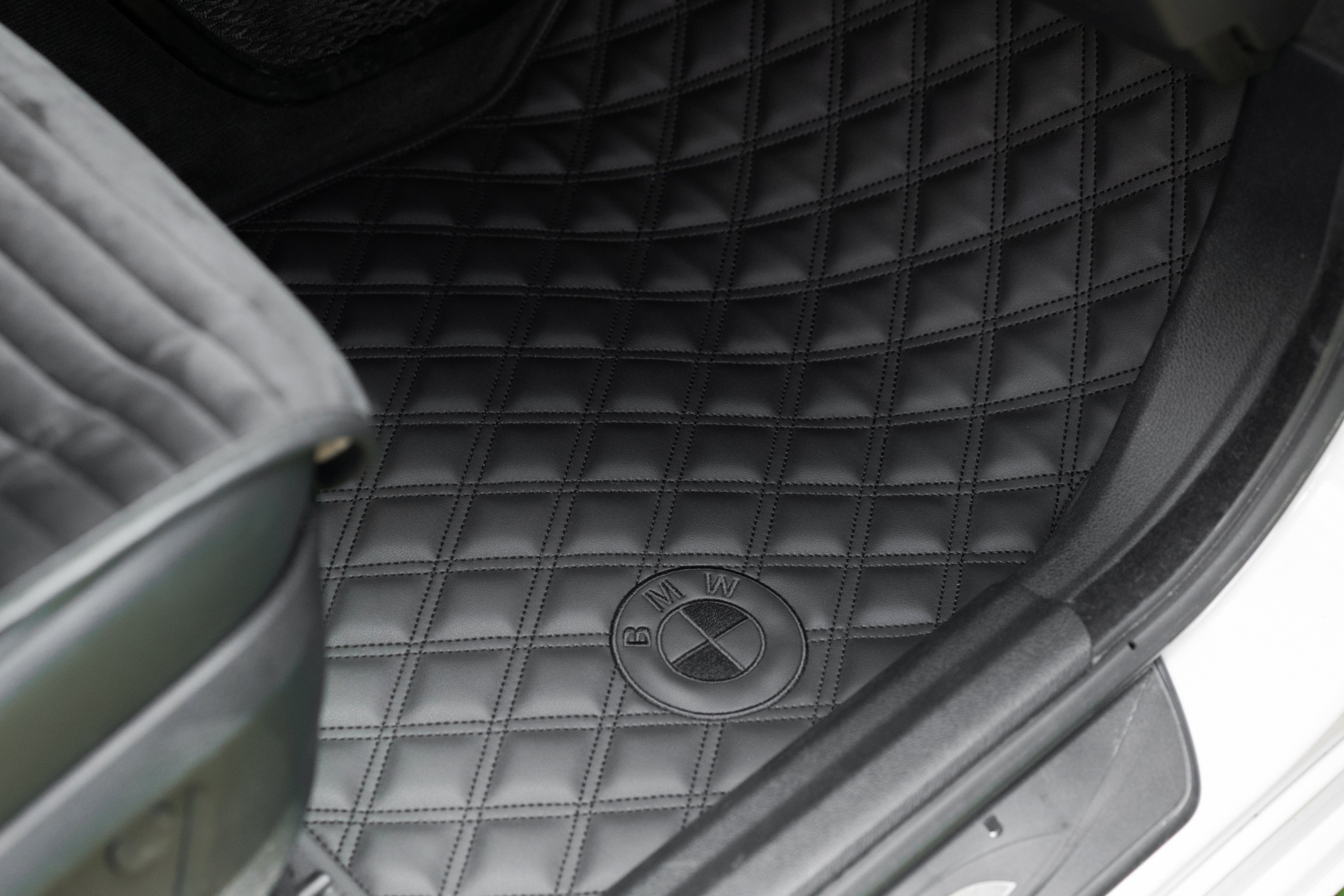 Car Floor Mats in "Double Rhombus" Design Total Black