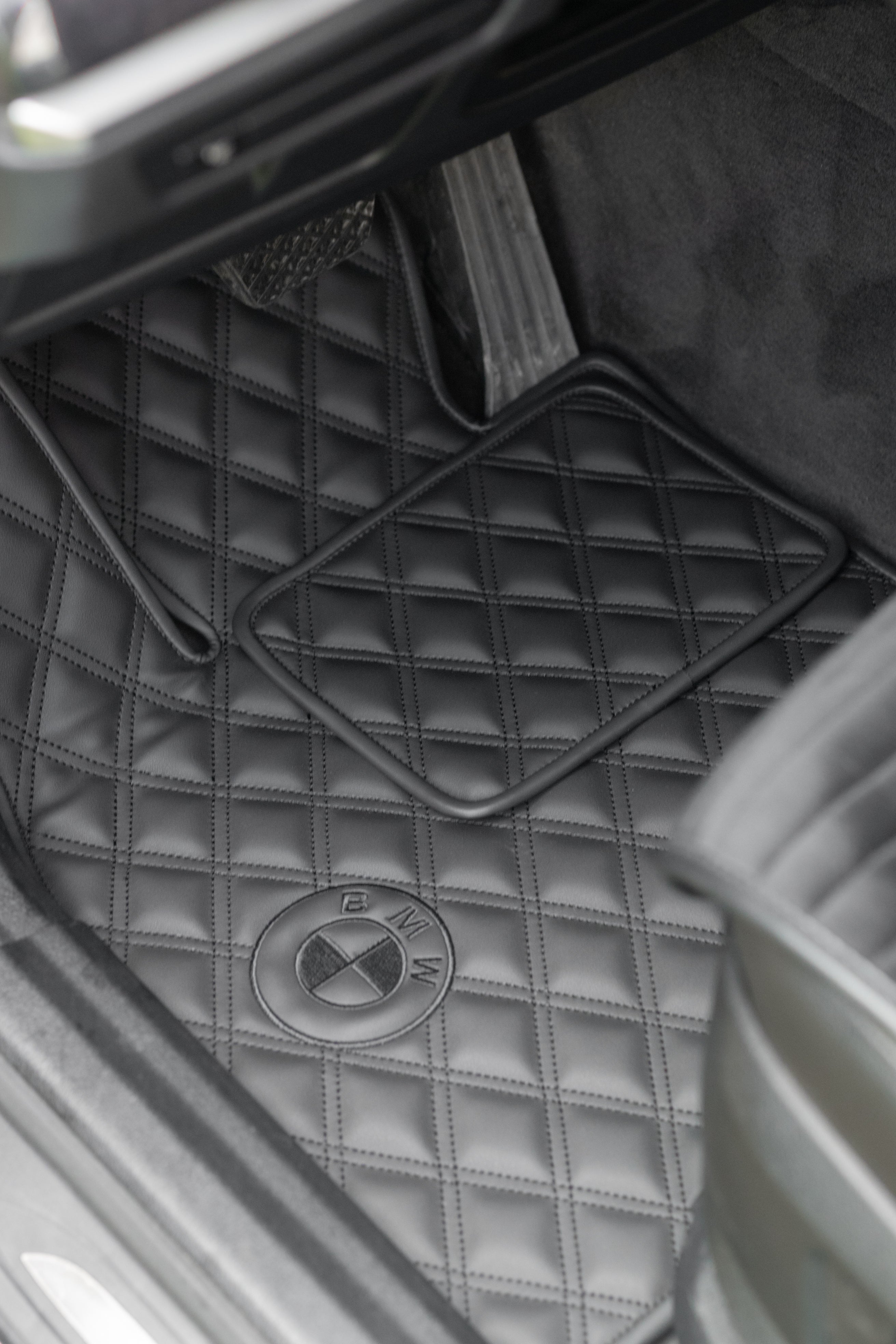 Car Floor Mats in "Double Rhombus" Design Total Black