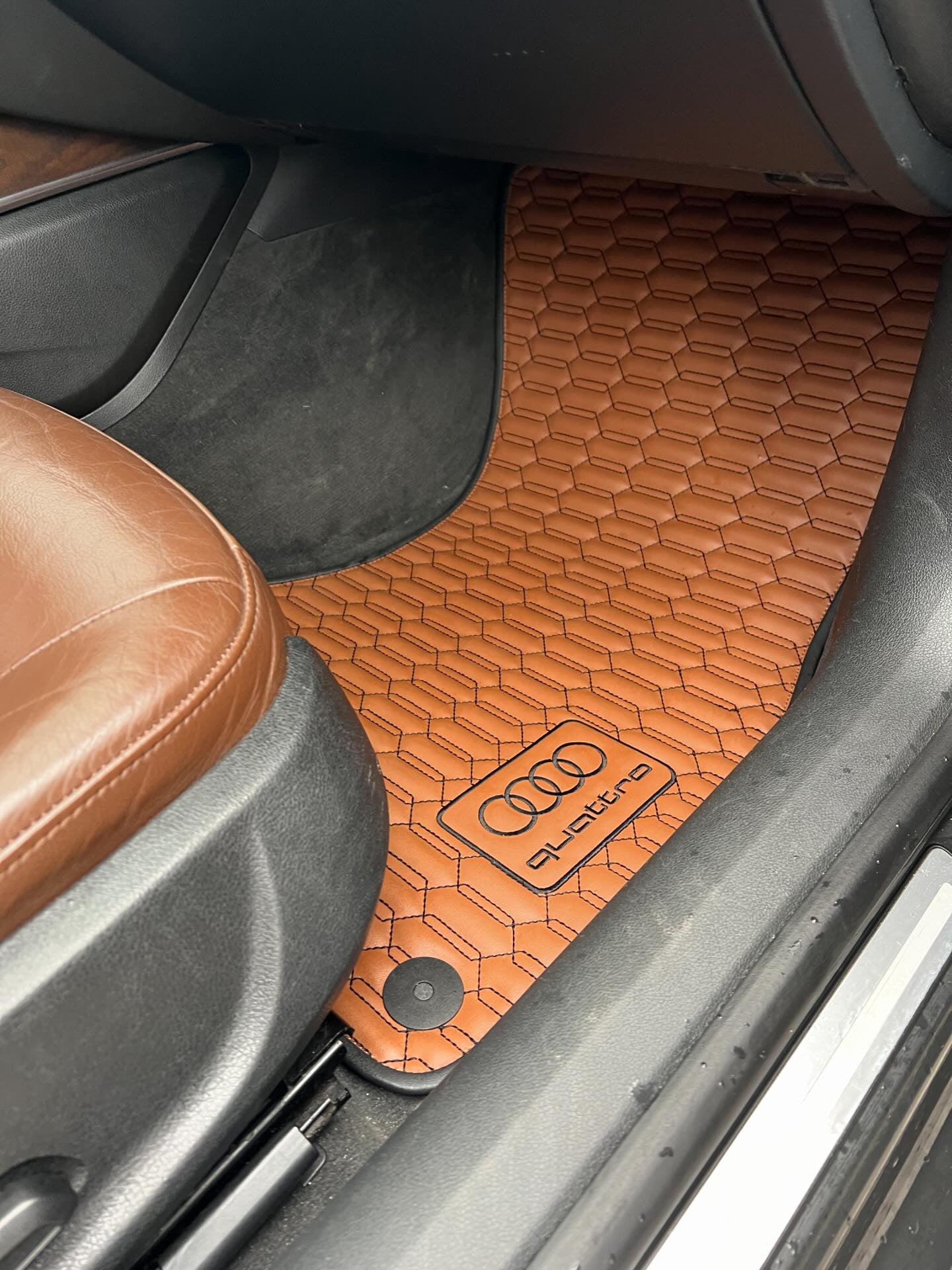 Car Floor Mats in "Double Comb" Design Brown with Black Stitching and Black Edging