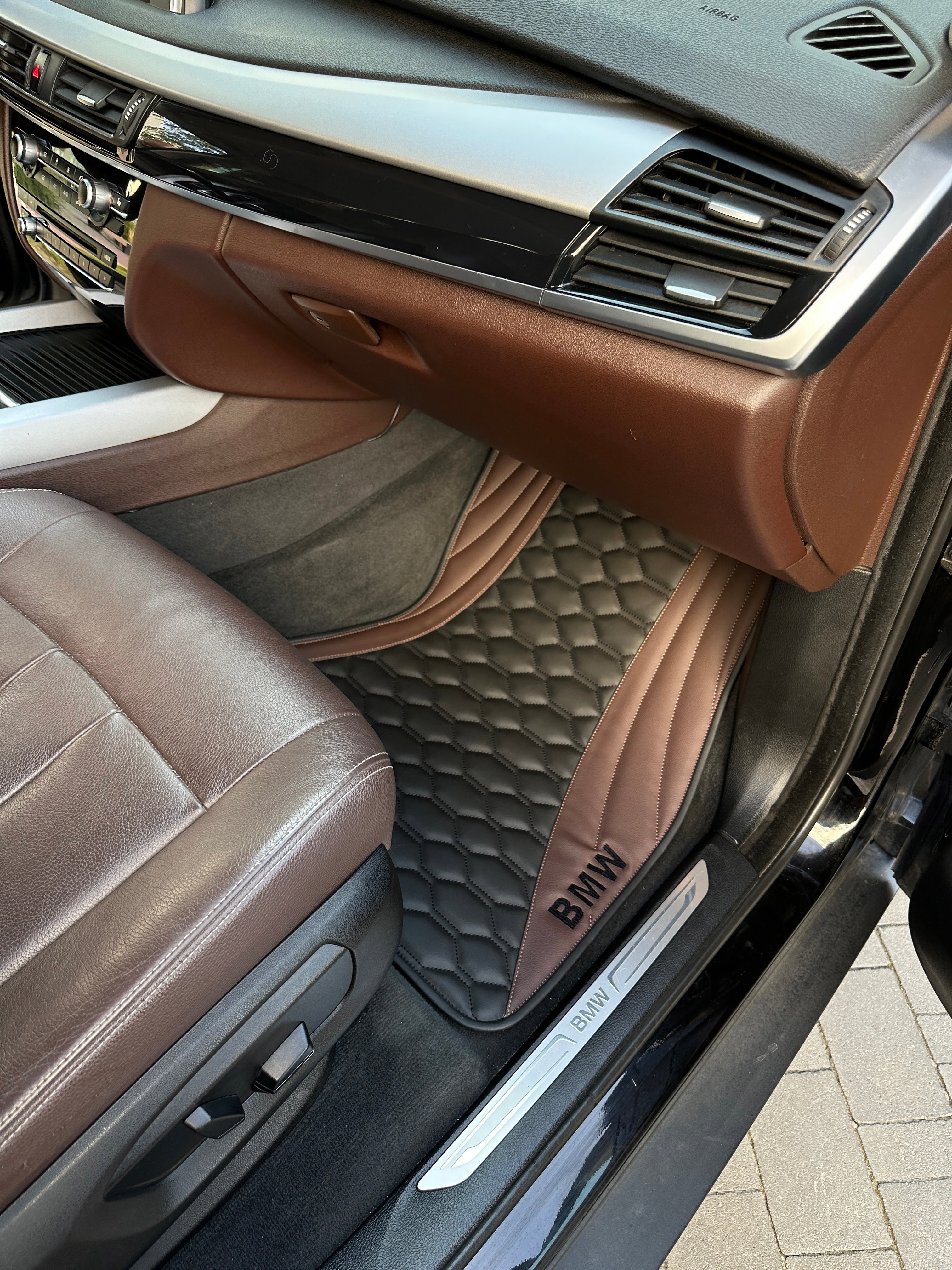 Car Floor Mats in "Figure Combination" Design Combined Black and Brown