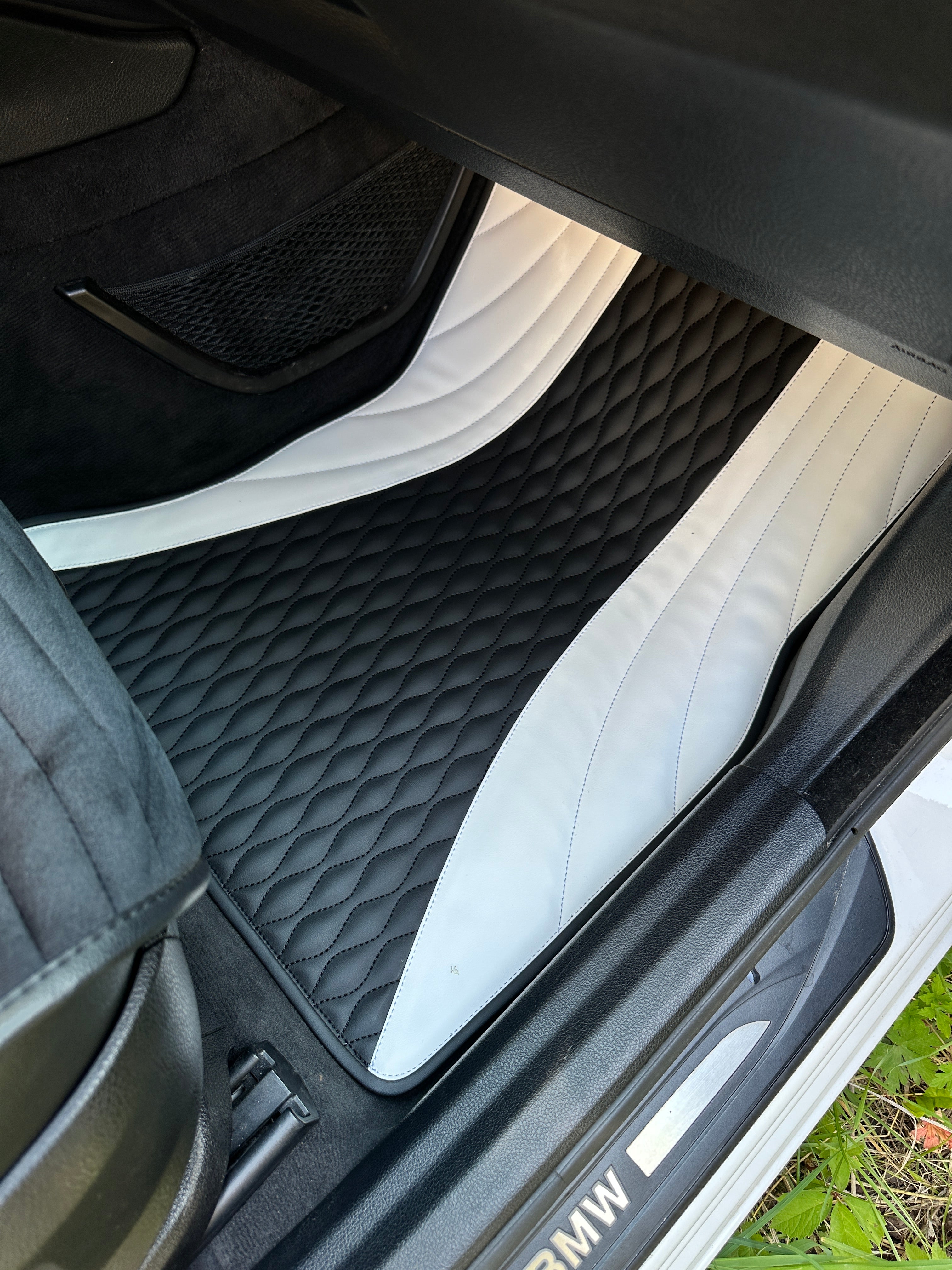 Car Floor Mats in "Figure Combination" Design Combined Black and White