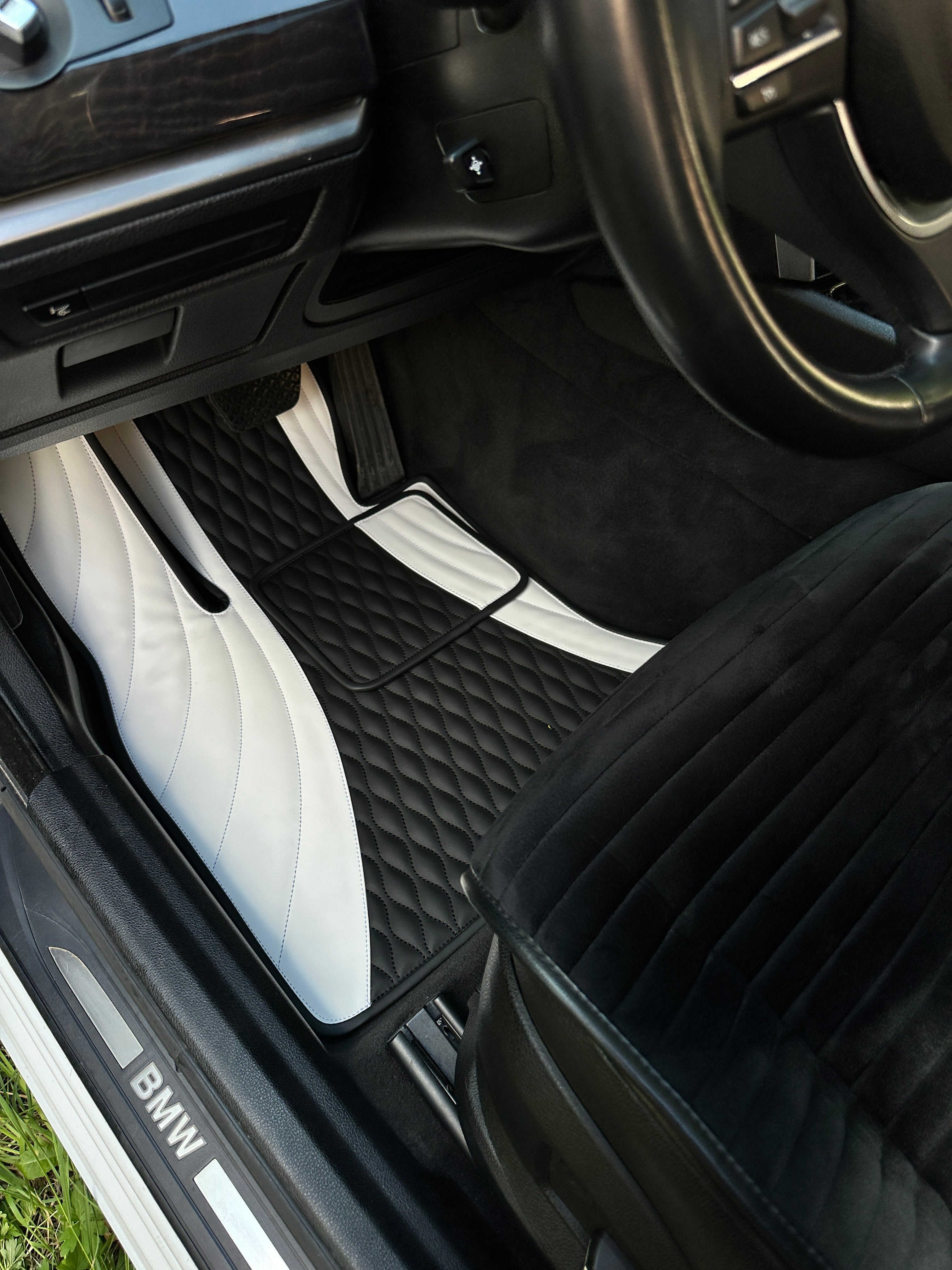 Car Floor Mats in "Figure Combination" Design Combined Black and White