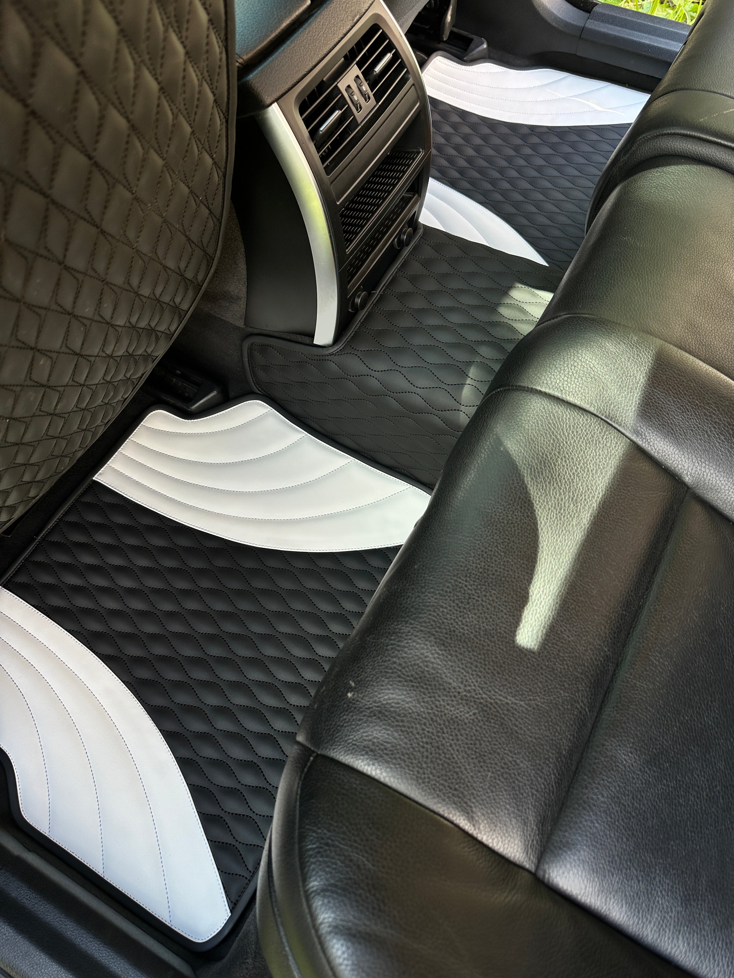 Car Floor Mats in "Figure Combination" Design Combined Black and White