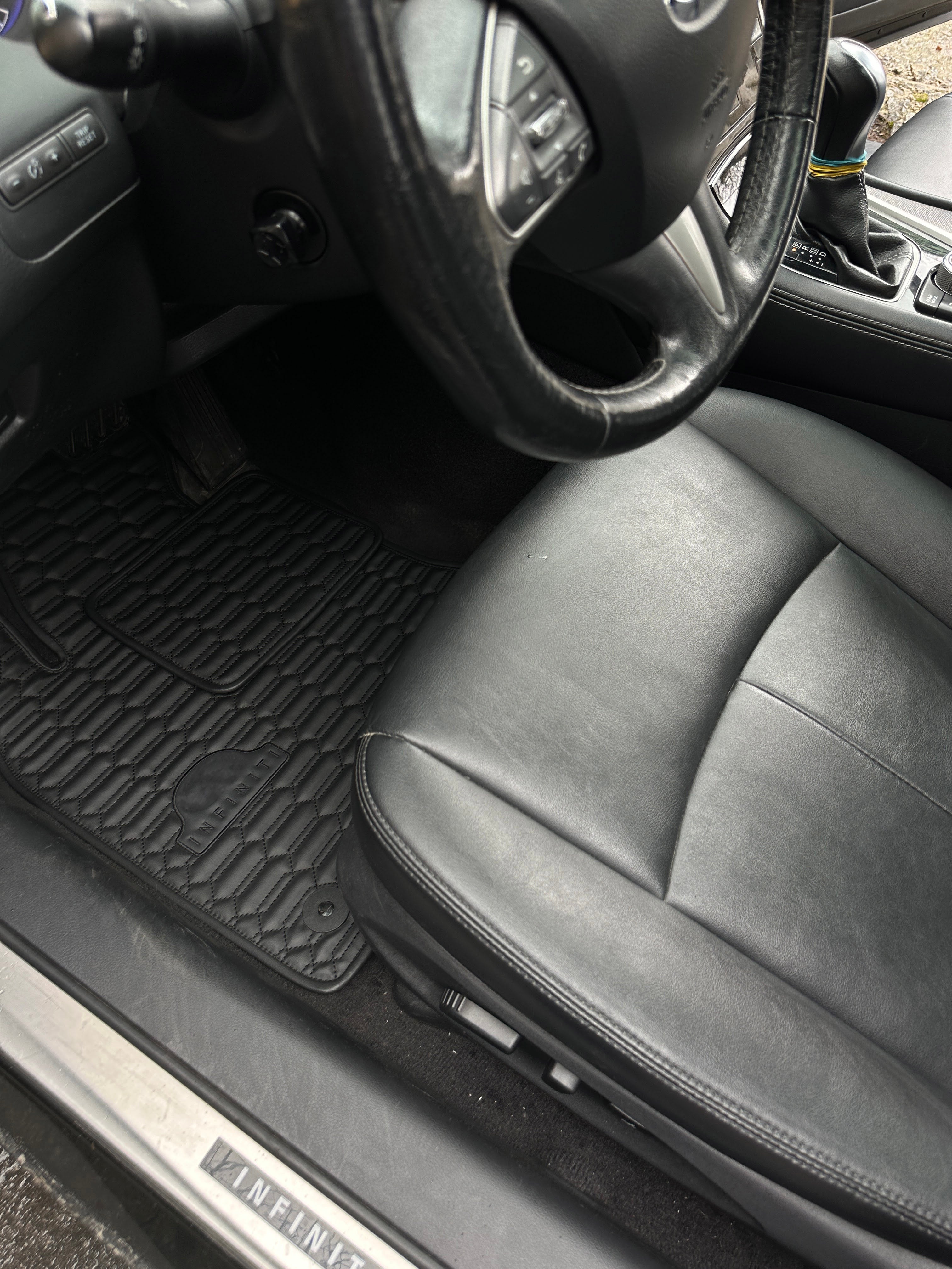 Car Floor Mats in "Double Comb" Design Total Black