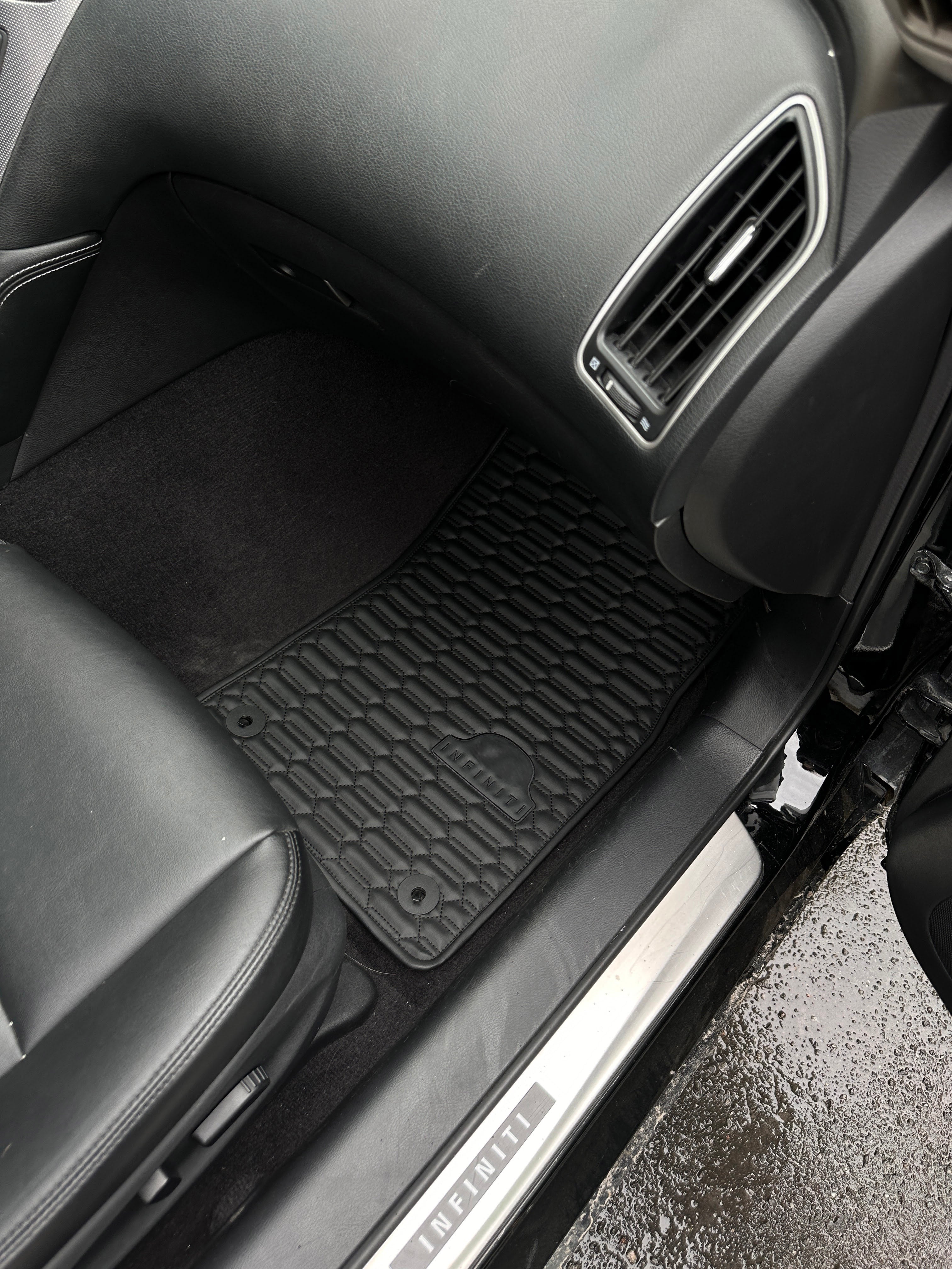 Car Floor Mats in "Double Comb" Design Total Black