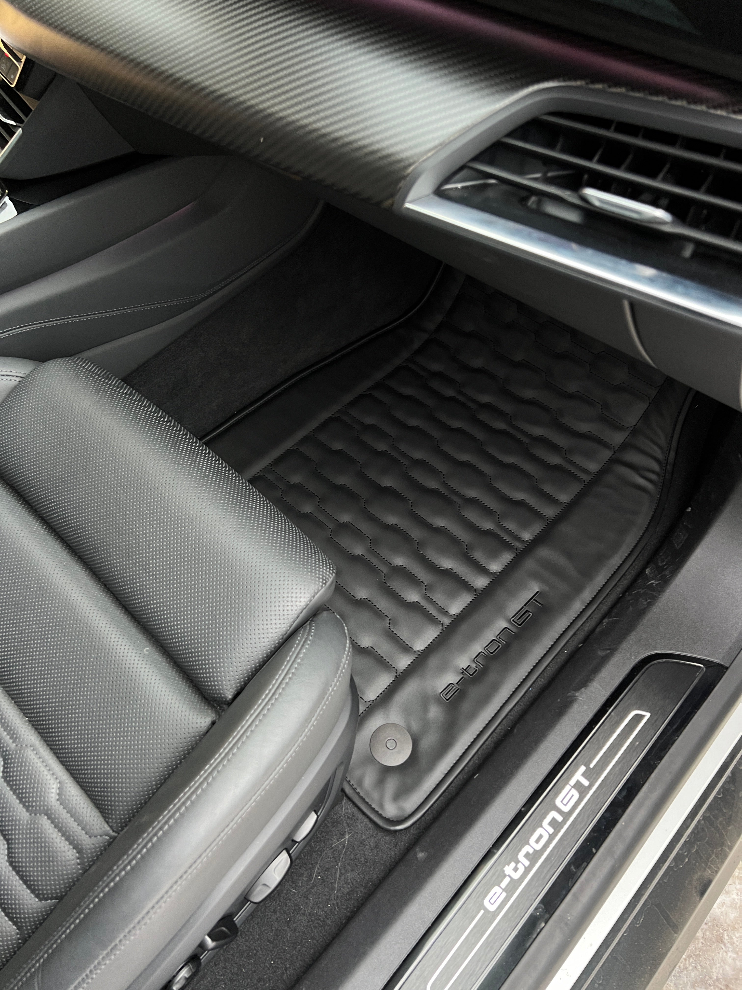 Car Floor Mats in "Etron" Design Total Black