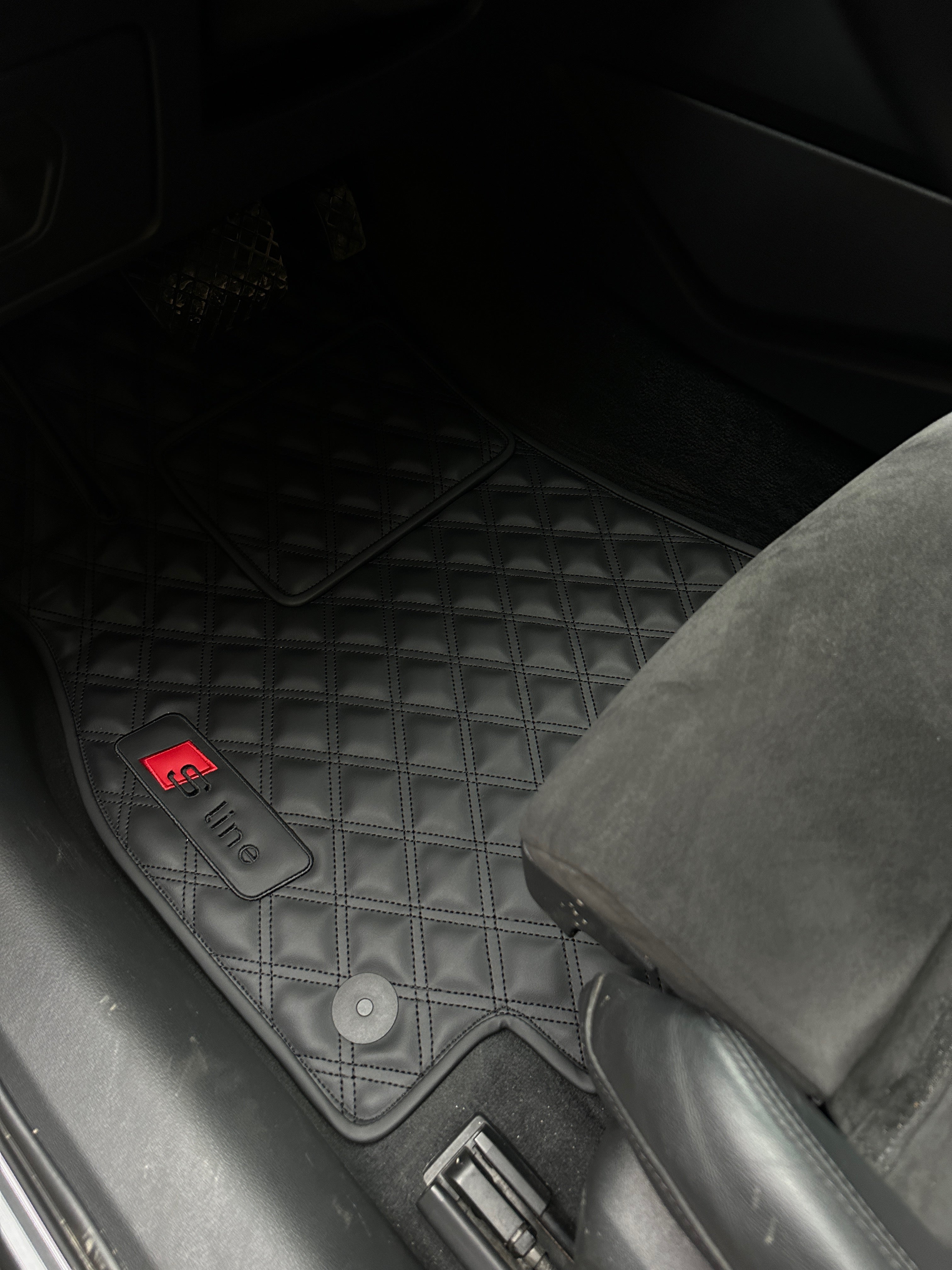 Car Floor Mats in "Double Rhombus" Design Total Black