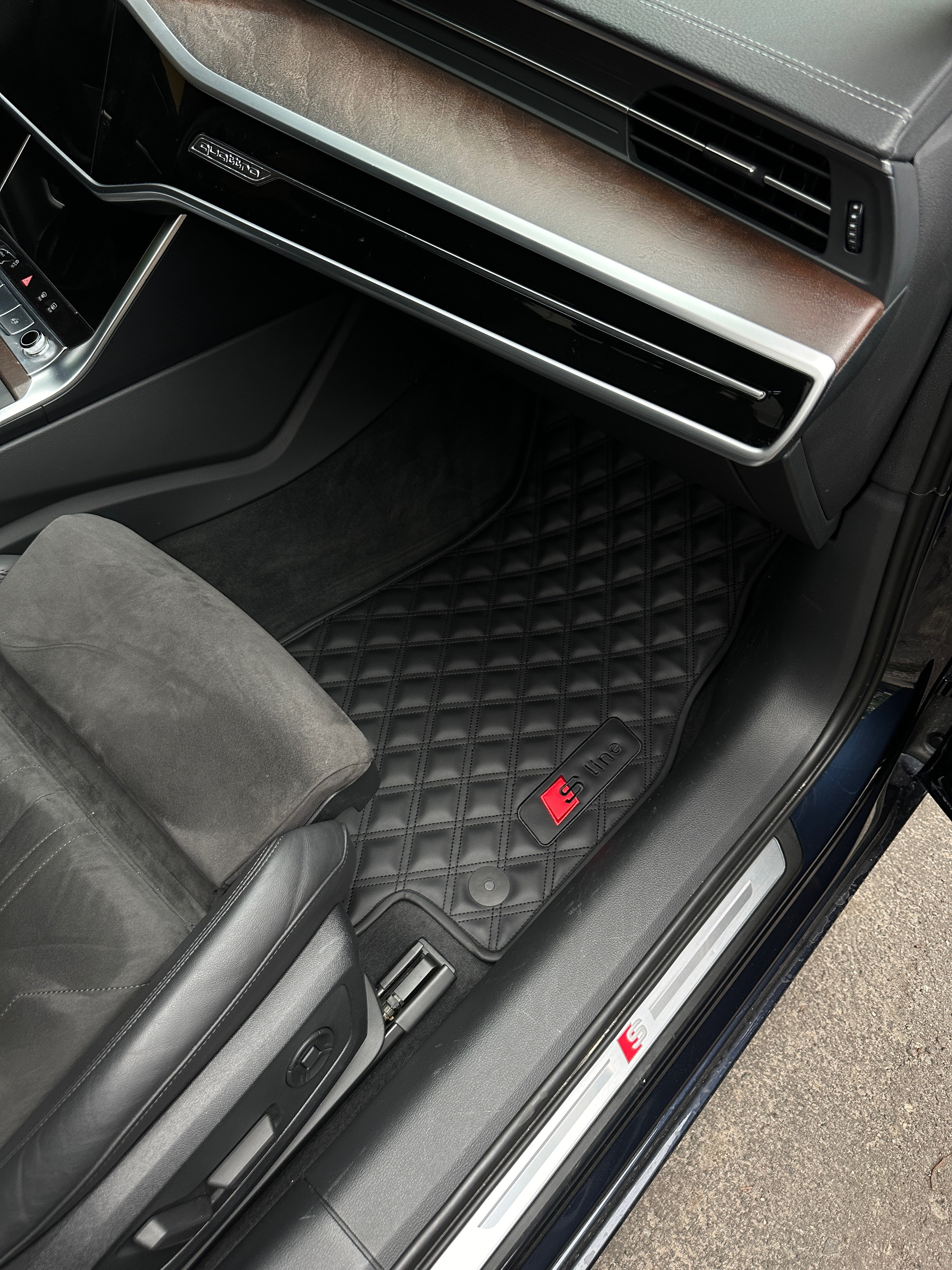 Car Floor Mats in "Double Rhombus" Design Total Black