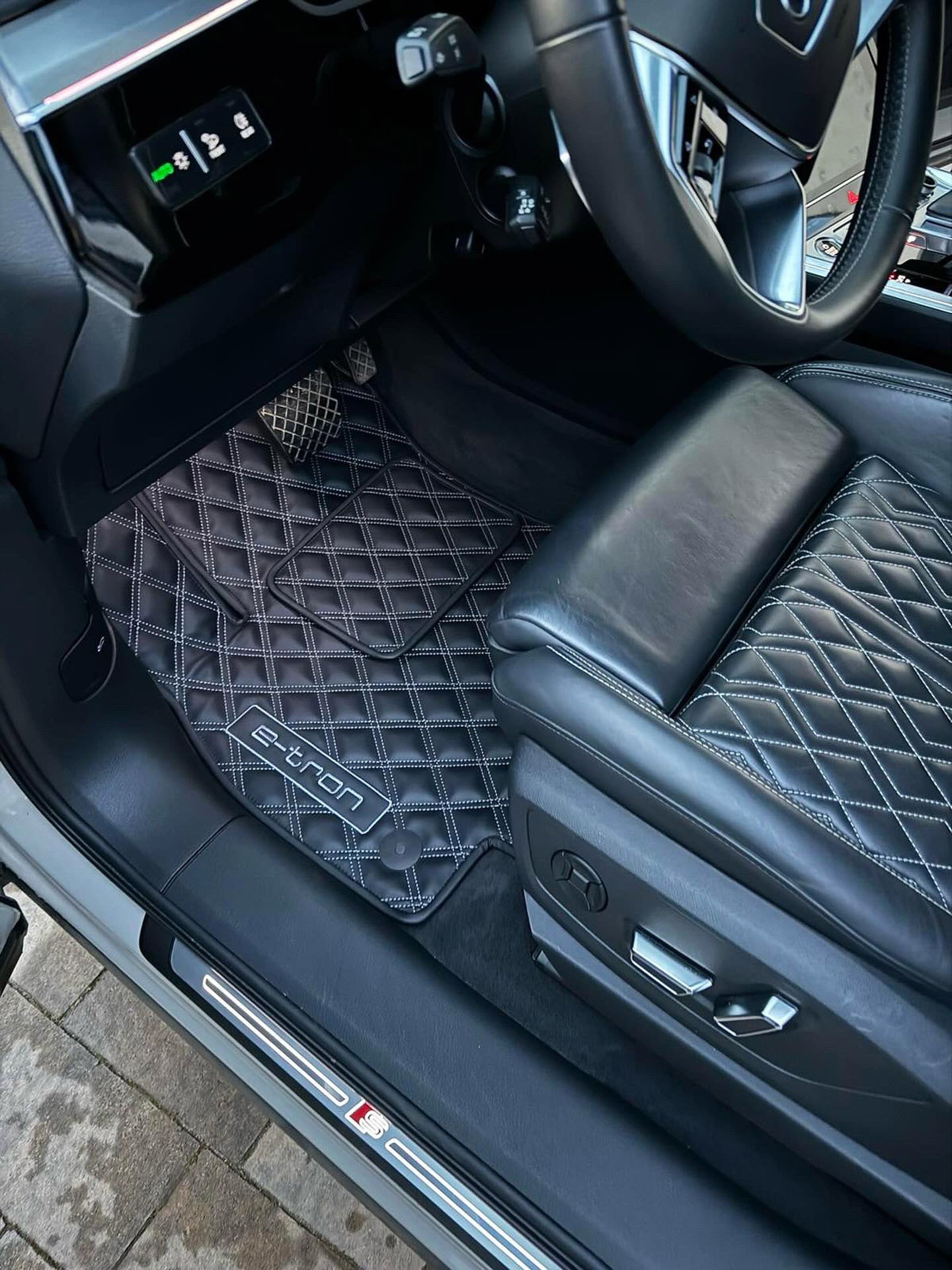 Car Floor Mats in "Double Rhombus" Design Black with Gray Stitching