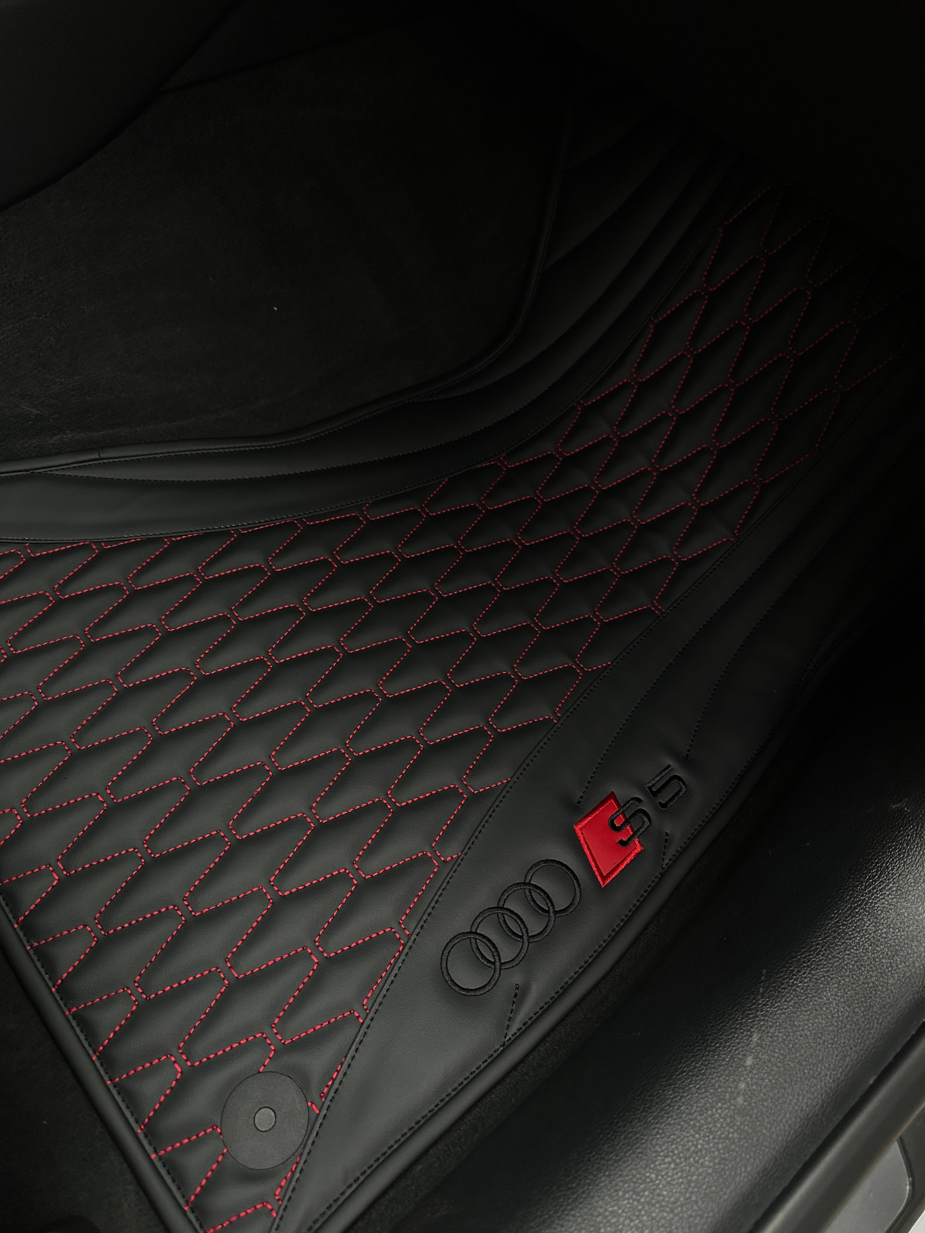 Car Floor Mats in "Figure Long Comb" Design Black with Red Stitching