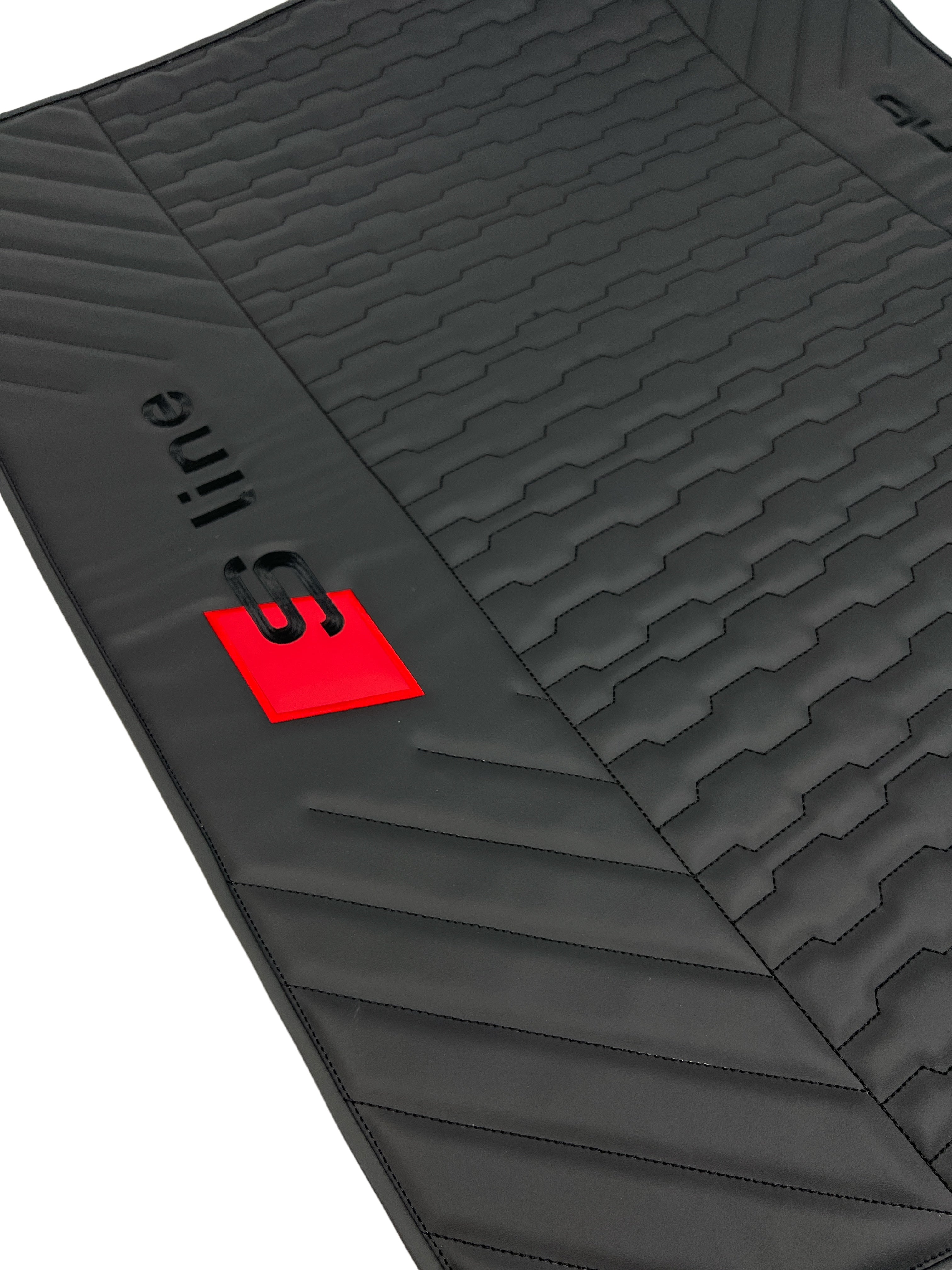 Trunk Mats in "Etron" Design Black with S Line Embroidery