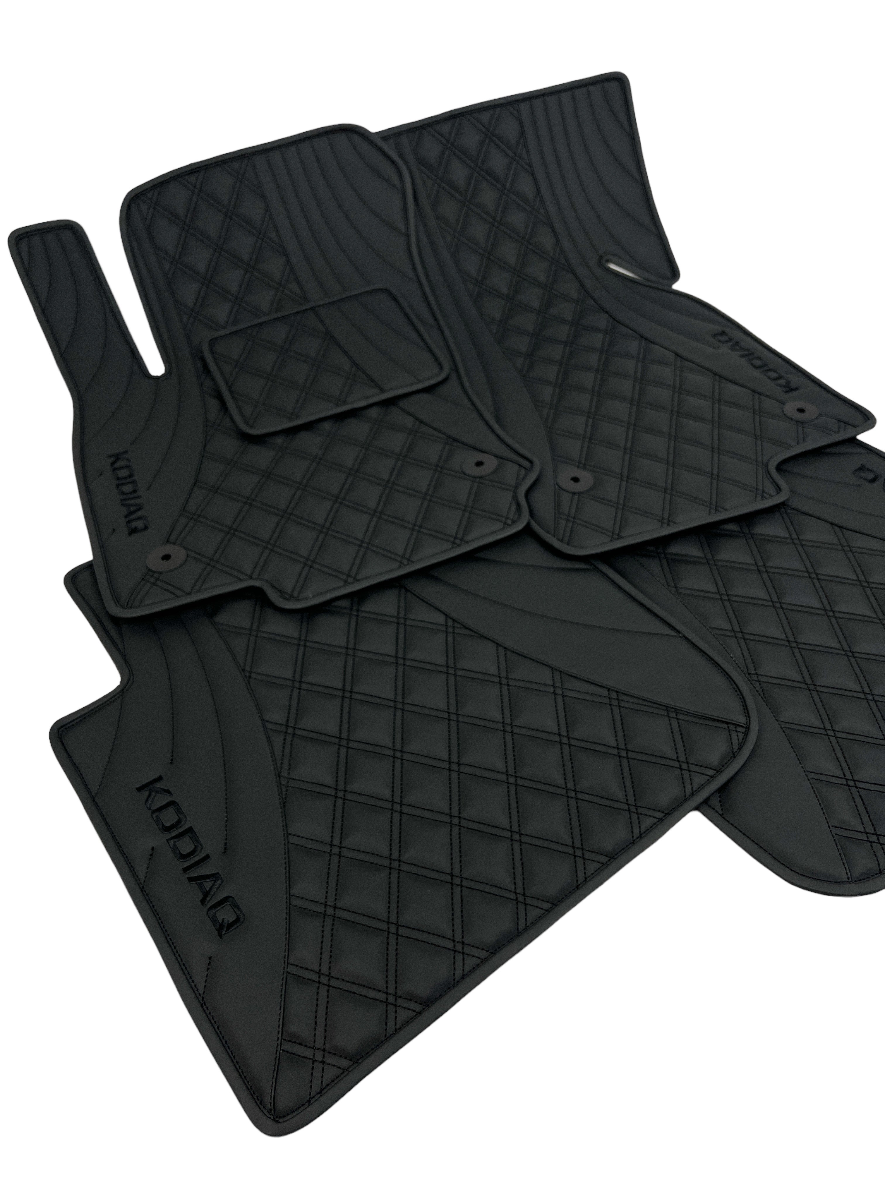 Car Floor Mats in "Figure Double Rhombus" Design Total Black