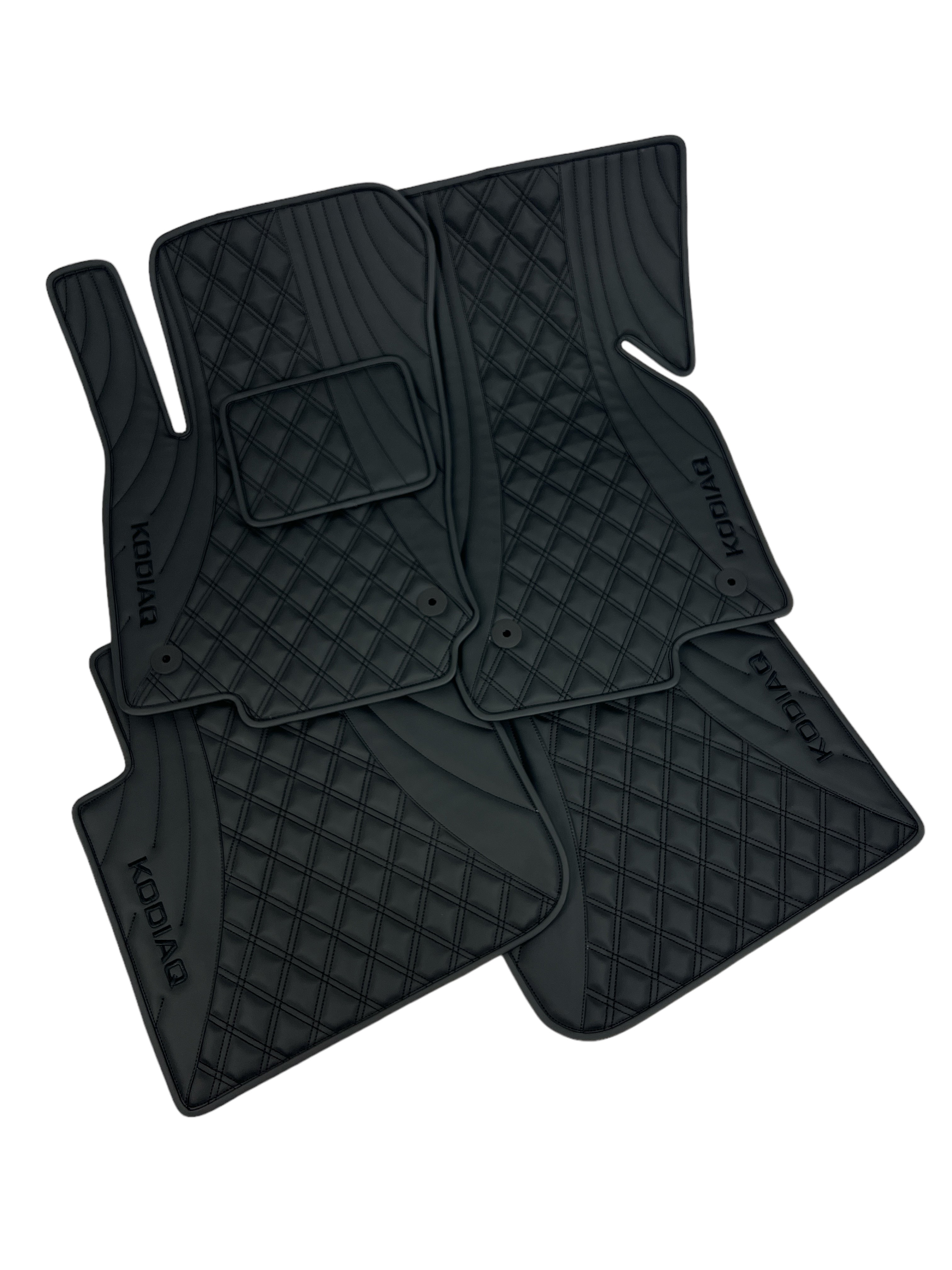 Car Floor Mats in "Figure Double Rhombus" Design Total Black